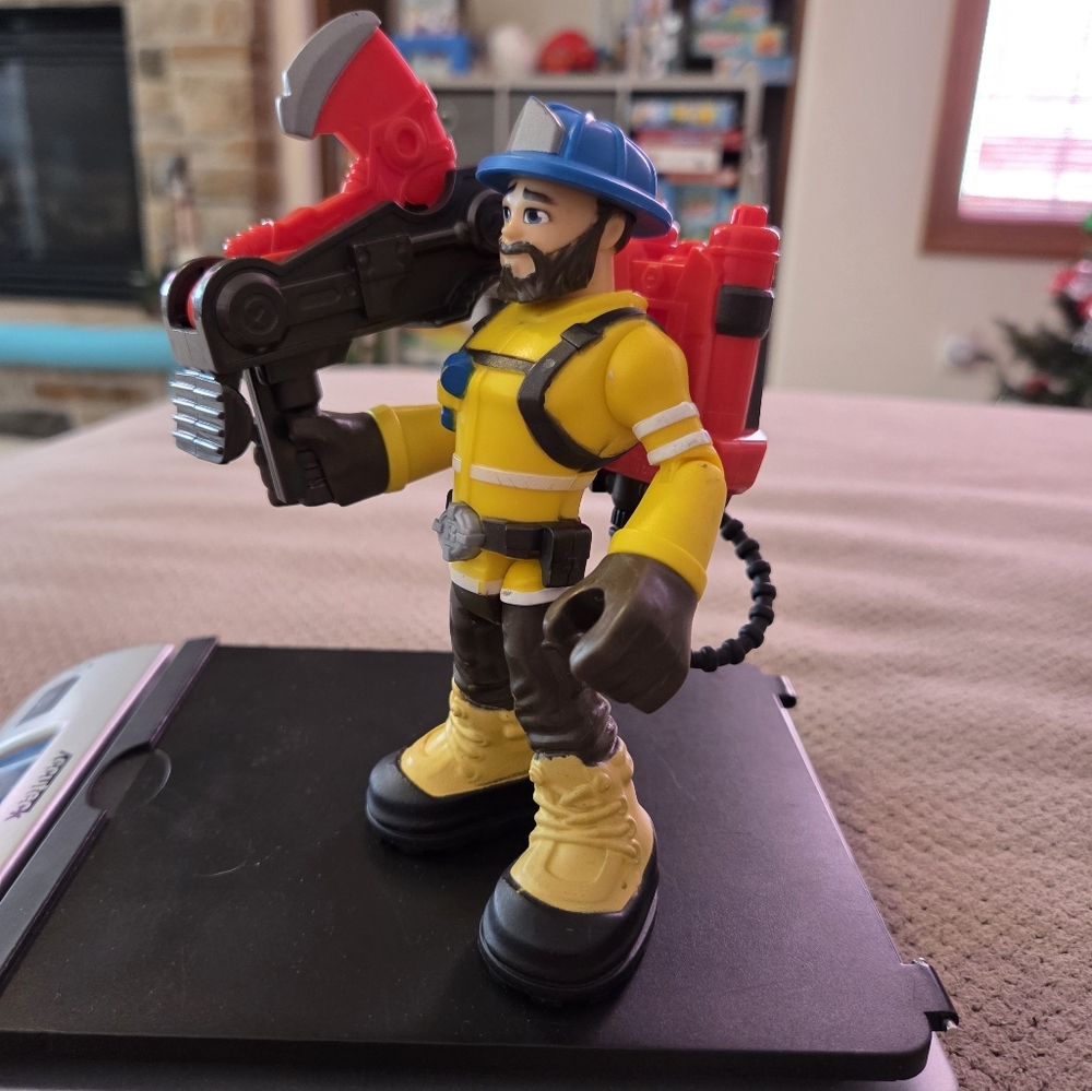 2018 mattel FORREST FUEGO Firefighter Fire Rescue RESCUE HEROES Fisher Price - Picture 3 of 13